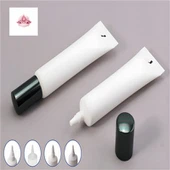 Pointierte kosmetische Haltung